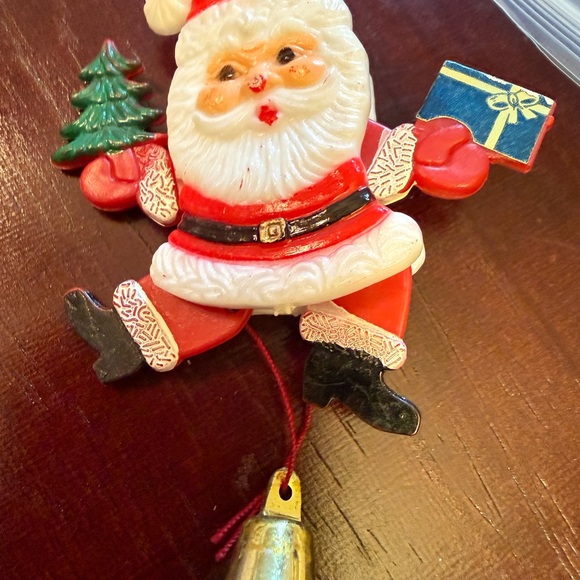 Vintage Santa Jumping Jack Brooch - Picture 2 of 3